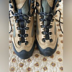 ✨Just Mrk’d Down- SUPER NICE‼️Women’s Hiking Boot Sz 7. Very Little Sign of Wear